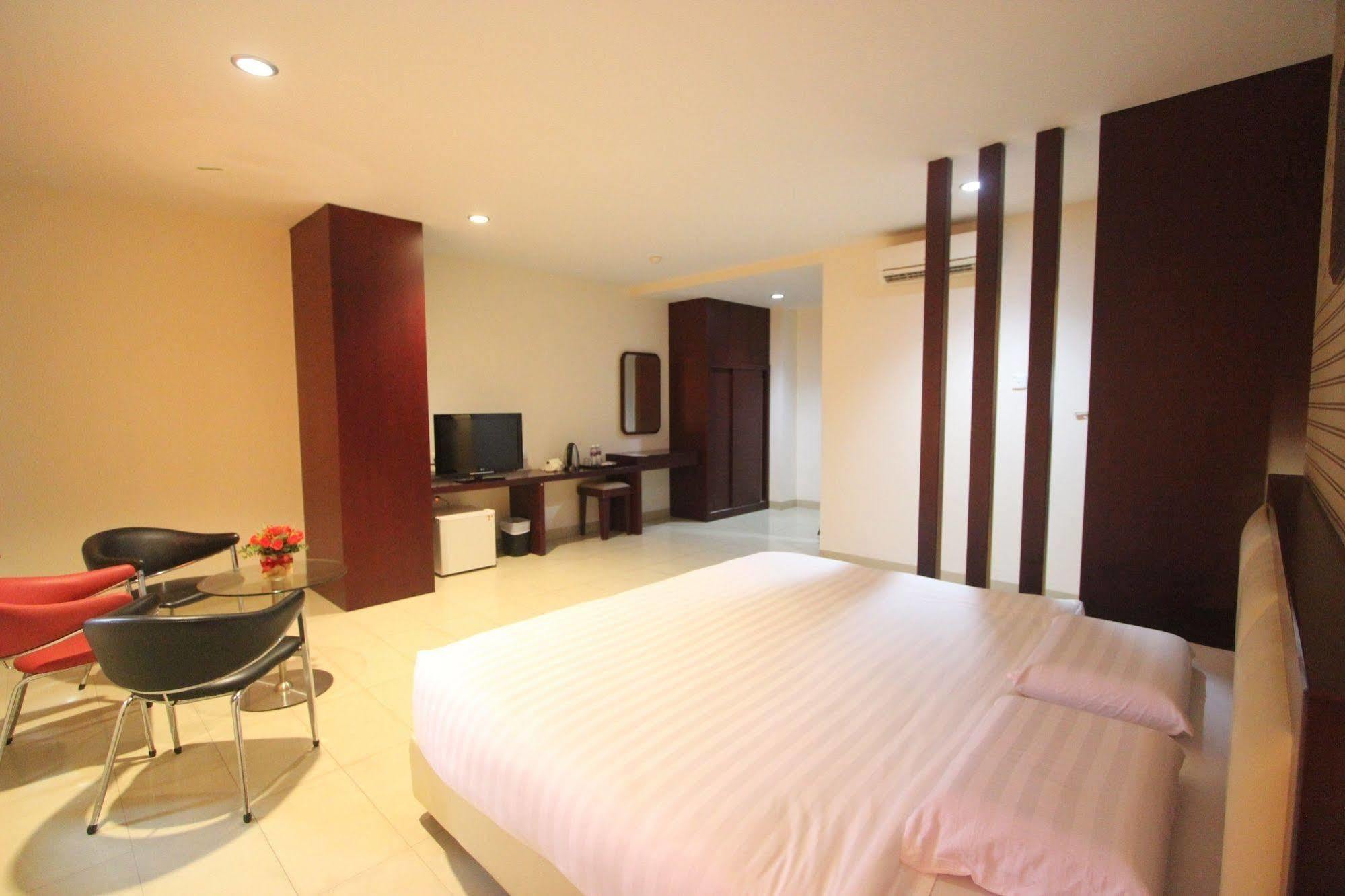 Lovina Inn - Nagoya Batam エクステリア 写真